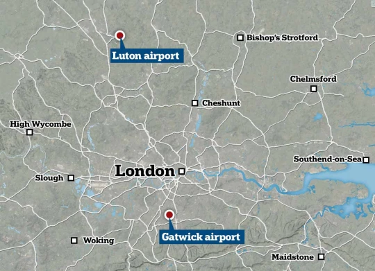 Hatalmasat trollkodott és a szívbajt hozta a Gatwick repülőtéren leszálló utasokra egy srác Angliában 4