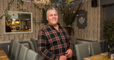 Egy pub 50p-ért kezdte el árulni főételeit, hogy segítsen a családoknak megbirkózni a megélhetési költségekkel Nagy-Britanniában
