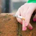 Felemelhetik a dohányzás törvényes alsó korhatárát Nagy-Britanniában, és fokozatosan „dohányzásmentessé” tennék az egész országot