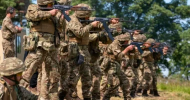 Közel 10,000 ukrán katona kiképzése kezdődik meg Nagy-Britanniában, tovább feszítve a húrt az oroszok és a nyugat közt