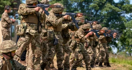 Közel 10,000 ukrán katona kiképzése kezdődik meg Nagy-Britanniában, tovább feszítve a húrt az oroszok és a nyugat közt 1