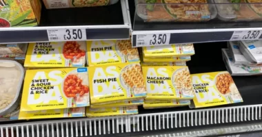 Rengetegen kritizálják az ASDA új olcsó termékcsaládját, amely "megszégyeníti a szegényebb családokat" a csomagolás élénk színével