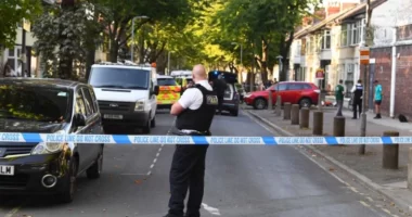 Macsétával támadta meg az embereket a nyílt utcán egy férfi Angliában, Liverpool városában – többen megsebesültek