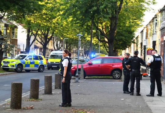 Macsétával támadta meg az embereket a nyílt utcán egy férfi Angliában, Liverpool városában – többen megsebesültek 5
