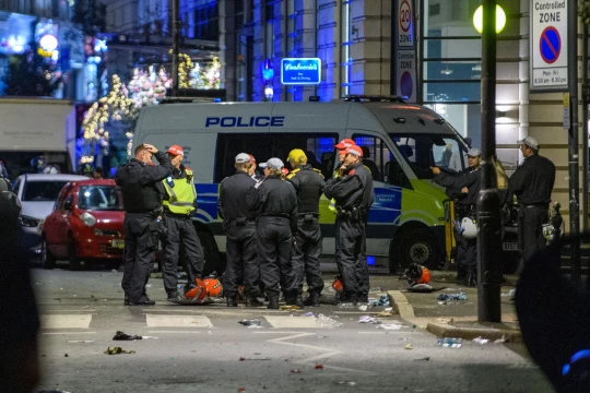 Súlyos összecsapás London utcáin az iráni nagykövetség előtt: több rendőr súlyosan sérült, miután a tüntetés eldurvult 5