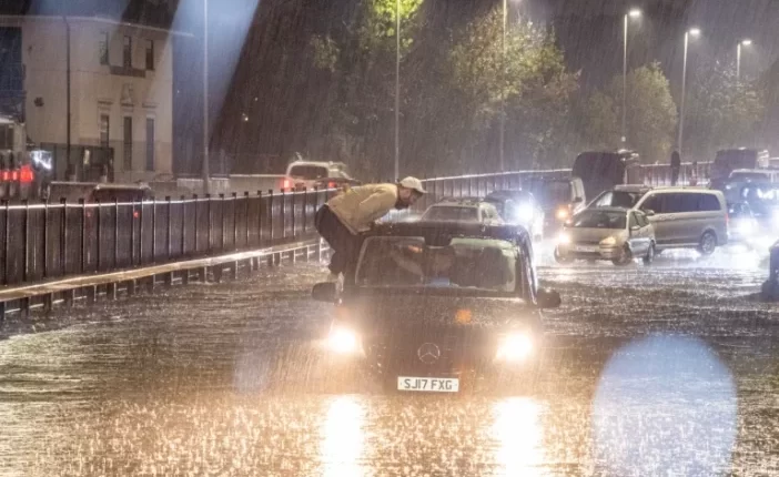 Hatalmas vihar volt az éjjel, és Nagy-Britannia több pontján árvizek alakultak ki - képek és videók 15
