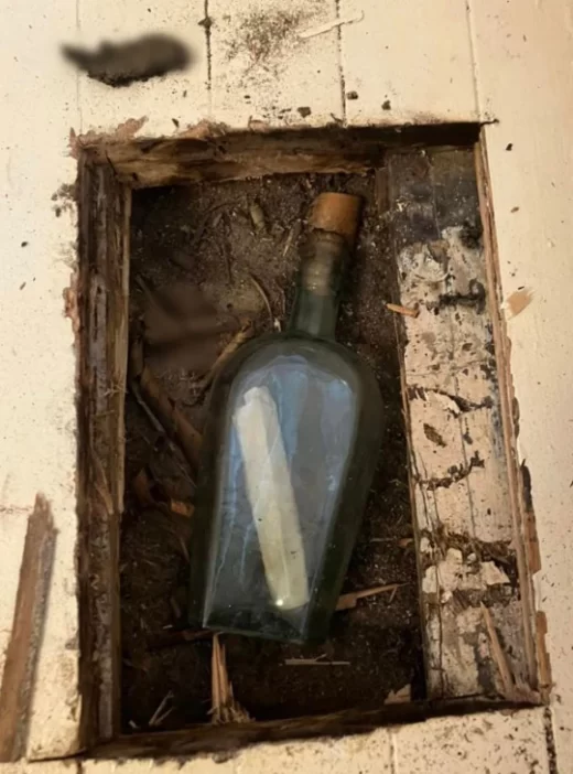 135 éves üzenetet talált egy anyuka a padlódeszkák alatt egy elrejtett whiskys üvegben 4