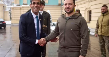 A brit miniszterelnök Ukrajnába ment személyesen találkozni Volodymyr Zelensky ukrán elnökkel újabb katonai támogatásról tárgyalni