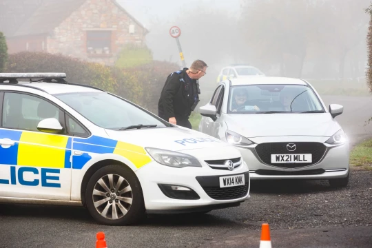 Rendőrök lőttek le egy férfit Angliában, kritikus az állapota