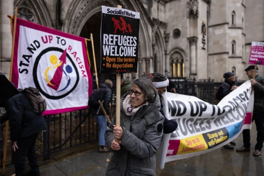 Döbbenetesen sok, rekord számú migráns vár arra, hogy Nagy-Britannia döntsön a sorsáról 4