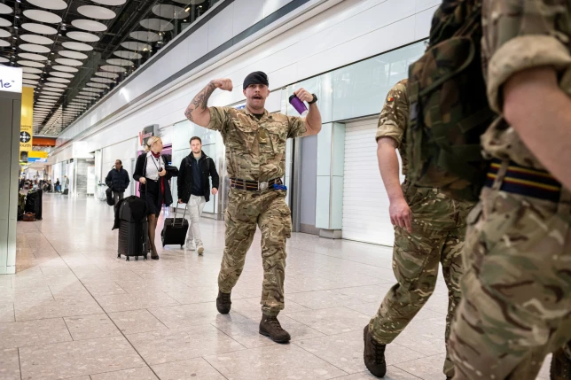 Behívták a katonaságot a brit repülőtereken segíteni, és olajozottabban működik a gépezet, mint valaha 2