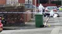 Egy 17 éves srácot egy házibulin szúrtak le, egy másik fiatalt pedig többször is meglőttek a nyílt utcán Angliában 2