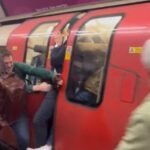 Káosz a londoni metrón: az ablakot kitörve menekültek az utasok a szerelvényből