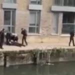 Döbbenetes pillanatok Kelet-Londonban: a rendőrök lőttek agyon 2 kutyát a gazdájukat pedig sokkolóval ártalmatlanították