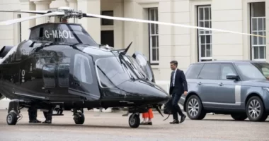 Rengetegen kiakadtak a brit miniszterelnökre, aki „már megint” privát helikopterrel ment egy olyan útra, ami vonattal is majdnem olyan gyors lett volna 8