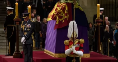 Nyilvánosságra hozták, mennyibe került Erzsébet királynő temetése – kapaszkodjunk meg!