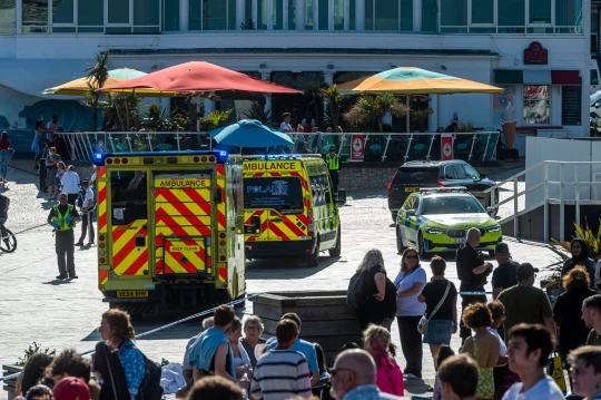Újabb fejlemények derültek ki a Bournemouth-i tengerparton történt „súlyos incidensben” elhunyt két tizenéves gyerek ügyében 5