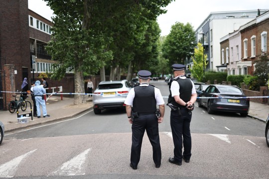 A nyílt utcán gyilkoltak meg egy 15 és egy 23 éves fiatalt Észak-Londonban egy az angliai magyarok által is sűrűn lakott környéken 4