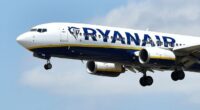 Újabb balhé a Ryanairnél: egy családdal 165 font pótdíjat fizettettek ki a becsekkolásért, amit azt mondtak, visszaadnak és most mégsem 2