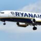 Újabb balhé a Ryanairnél: egy családdal 165 font pótdíjat fizettettek ki a becsekkolásért, amit azt mondtak, visszaadnak és most mégsem