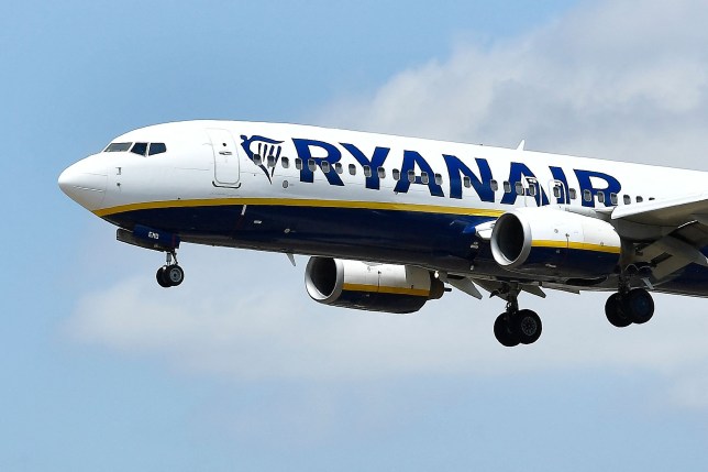Újabb balhé a Ryanairnél: egy családdal 165 font pótdíjat fizettettek ki a becsekkolásért, amit azt mondtak, visszaadnak és most mégsem 1