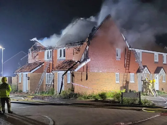 „Hatalmas robbanás volt”: Villám csapott egy házba Dél-Angliában, azonnal lángra lobbantva a felső szintet 6