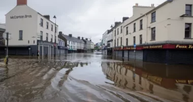 A Ciaran vihar elérte Nagy-Britannia partjait: már 2. szintű „emberi életre is veszélyes” viharjelzés van érvényben az ország déli területein