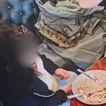 A saját haját rakta az ételbe egy vendég az egyik étteremben Angliában, csak hogy „kamu reklamálással” kedvezményhez jusson