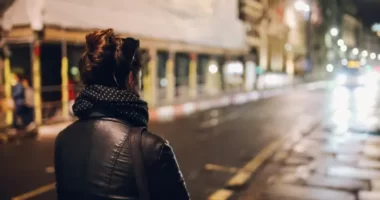 £16 000-ot kapott egy éttermi dolgozó Londonban, csak mert fél este egyedül hazasétálni, és a főnöke nem engedte el időben
