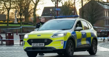 Emberek közé hajtott egy furgon egy angliai város központjában – 1 halott, többen kórházban