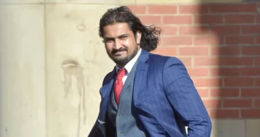 Hatalmas összeget, közel kétmillió fontot csalt össze egy fickó Angliában, durván 200 gyerek személyazonosságát felhasználva