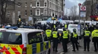 Összecsaptak a tüntetők a rohamrendőrökkel London utcáin 2