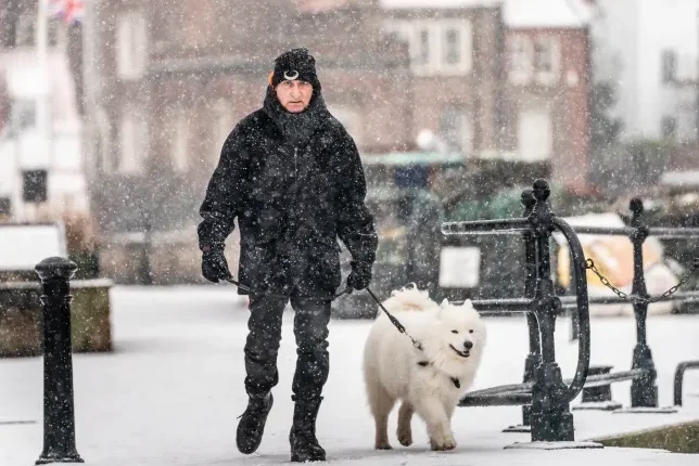 Tényleg jön a havazás Nagy-Britanniában, már a hétvégén - a Met Office sárga figyelmeztetést adott ki, és itt a térkép is , hogy hol várható hó 1