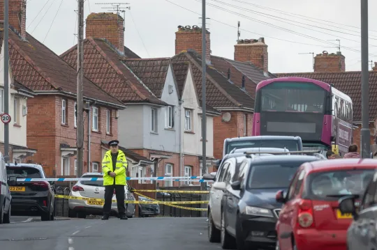 A nyílt utcán késeltek halálra két tinédzsert Angliában, Bristolban 3