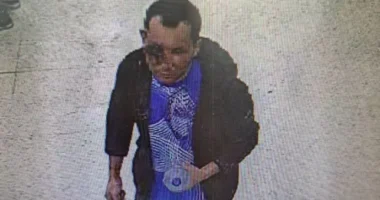 A fél ország erre a férfira vadászik, miután savval locsolt le embereket Londonban, összesen 12 ember sérült meg