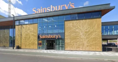 Munka közben egyszer csak összeesett és meghalt az egyik fiatal alkalmazott az egyik Sainsbury’s-ben Londonban