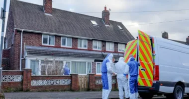 Alig 3 éves fiát brutális módon ölte meg egy fiatal anyuka Angliában - többek közt bottal verte és forró vízbe nyomta 8