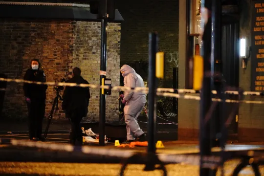 Lövöldözés London belvárosában: sörétes puskával nyitottak tüzet a nyílt utcán az emberekre 7