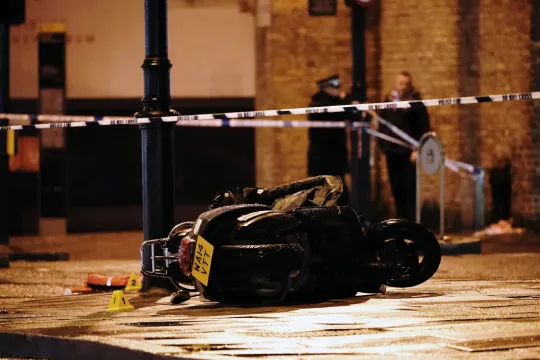 Lövöldözés London belvárosában: sörétes puskával nyitottak tüzet a nyílt utcán az emberekre 6