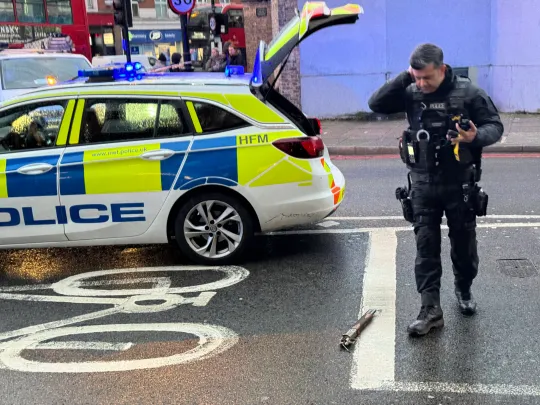 Lövöldözés London belvárosában: sörétes puskával nyitottak tüzet a nyílt utcán az emberekre 4