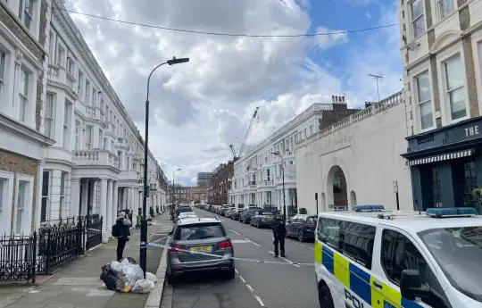 Agyonlőttek egy 21 éves fiatalt London belvárosában, az elkövető szökésben, a rendőrség nagy erőkkel keresi