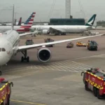 Hatalmas felfordulás a Heathrow repülőtéren, miután egy repülőgép nekiütközött egy másiknak