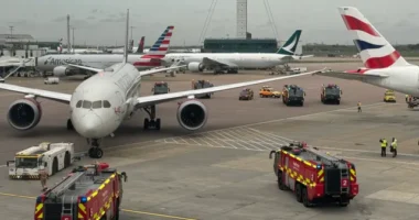 Hatalmas felfordulás a Heathrow repülőtéren, miután egy repülőgép nekiütközött egy másiknak