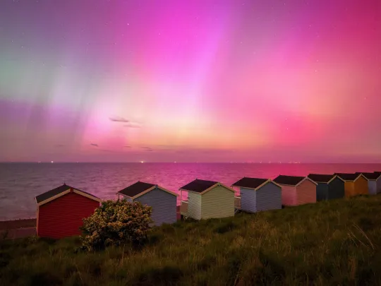 Lenyűgöző, ritka jelenség volt látható Nagy-Britanniából az éjszakai égbolton – napvihar által felerősített sarki fény 3
