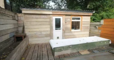 Londonban már havi £1,300-ot kérnek ezért "kert" végében összetákolt fészerért is