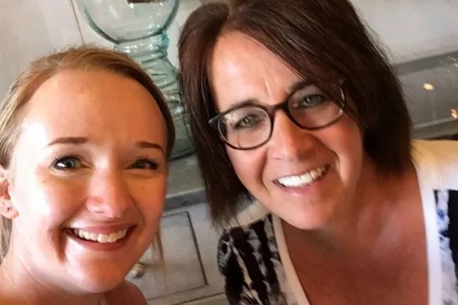 Újabb tragédia az NHS hibájából: hónapokon át félrediagnosztizáltak egy fiatal nőt, mire kiderült, hogy 4-es stádiumú rákban szenved