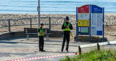 Fiatal nőt késeltek halálra a tengerparton Angliában