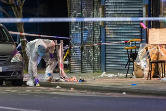 Tüzet nyitott egy támadó a nyílt utcán az egyik londoni étteremben étkezőkre – többen megsérültek egy 9 éves kislány kritikus állapotban 5