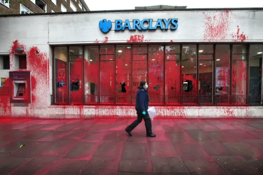 Összehangolt támadás történt a Barclays bank bankfiókjai ellen egész Nagy-Britanniában 6