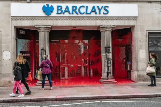 Összehangolt támadás történt a Barclays bank bankfiókjai ellen egész Nagy-Britanniában 7